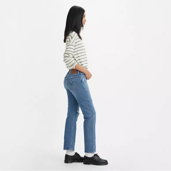 *FREE WITH BUNDLE* Levi’s Wedgie Straight Fit Jean in Medium Wash Size 25 - Picture 3 of 12